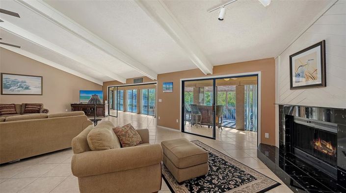 Image No.17-3 Bed Property for sale