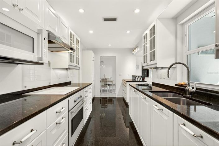 Image No.10-3 Bed Property for sale