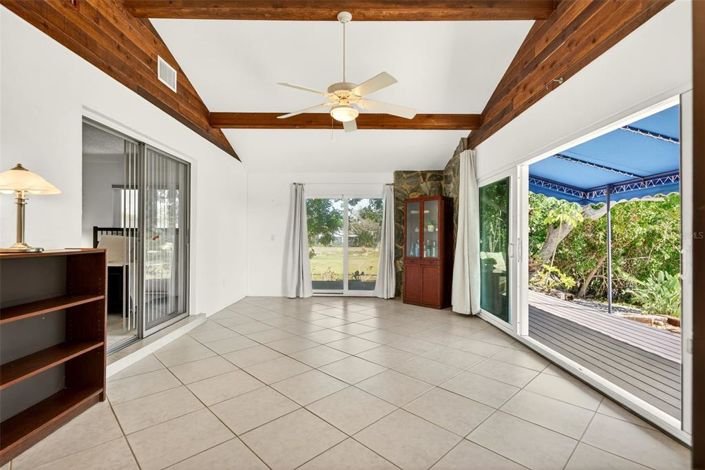 Image No.19-3 Bed Property for sale