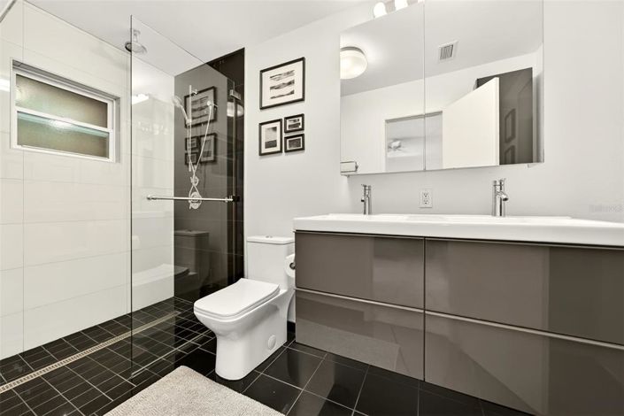 Image No.24-3 Bed Property for sale