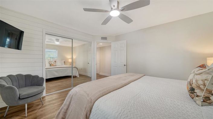 Image No.11-8 Bed Property for sale