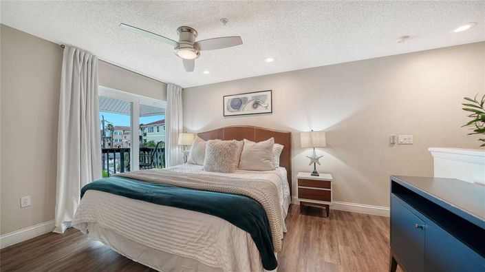 Image No.12-8 Bed Property for sale