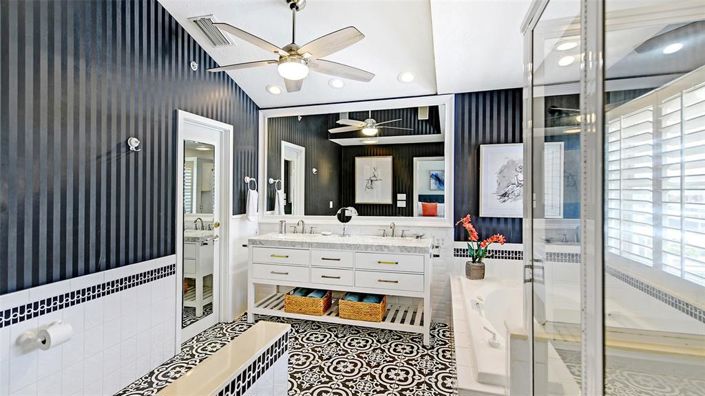 Image No.17-8 Bed Property for sale