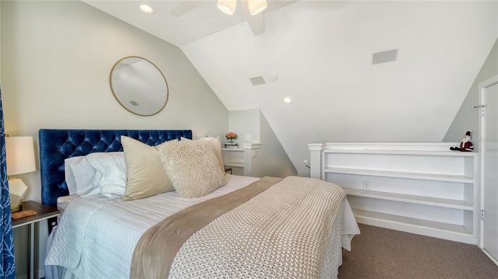 Image No.20-8 Bed Property for sale