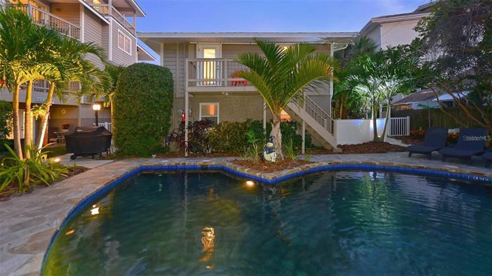 Image No.23-8 Bed Property for sale