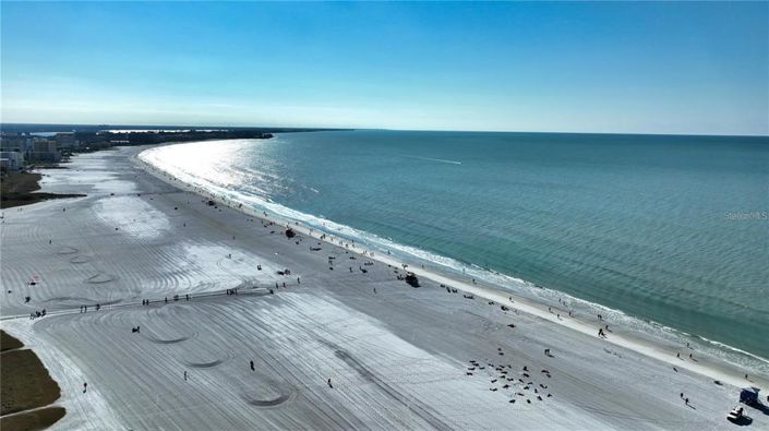 Image No.25-8 Bed Property for sale