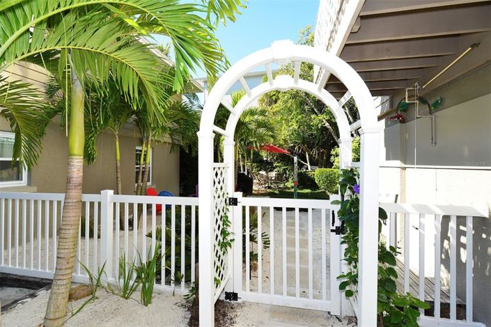 Image No.29-8 Bed Property for sale