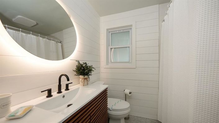 Image No.39-8 Bed Property for sale