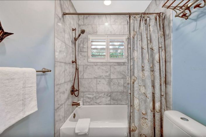 Image No.28-4 Bed Property for sale