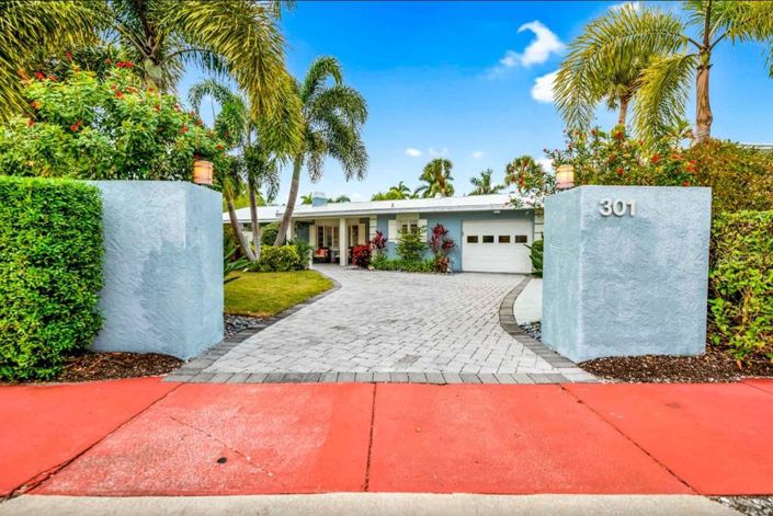 Image No.40-4 Bed Property for sale