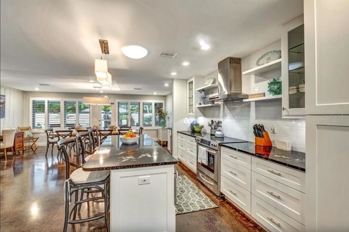 Image No.7-4 Bed Property for sale