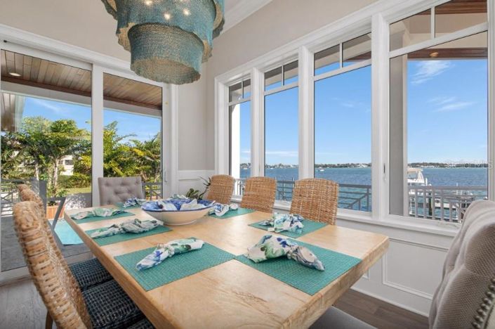 Image No.11-7 Bed Property for sale