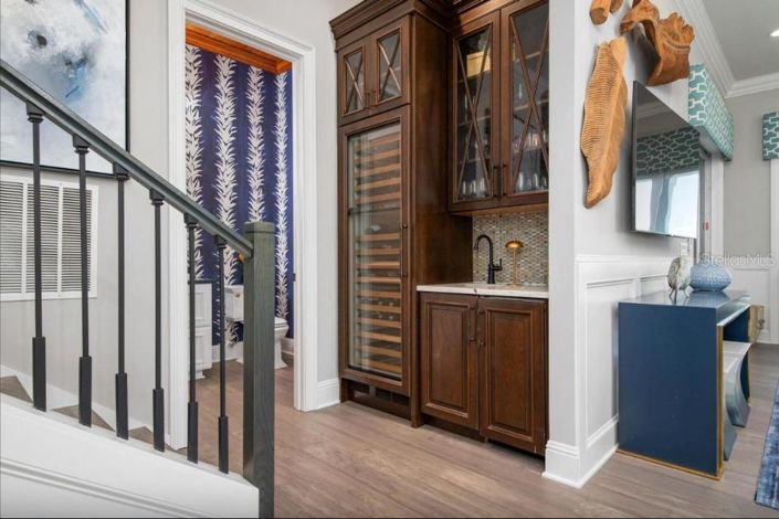 Image No.12-7 Bed Property for sale