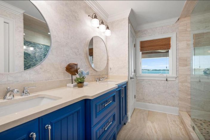 Image No.16-7 Bed Property for sale