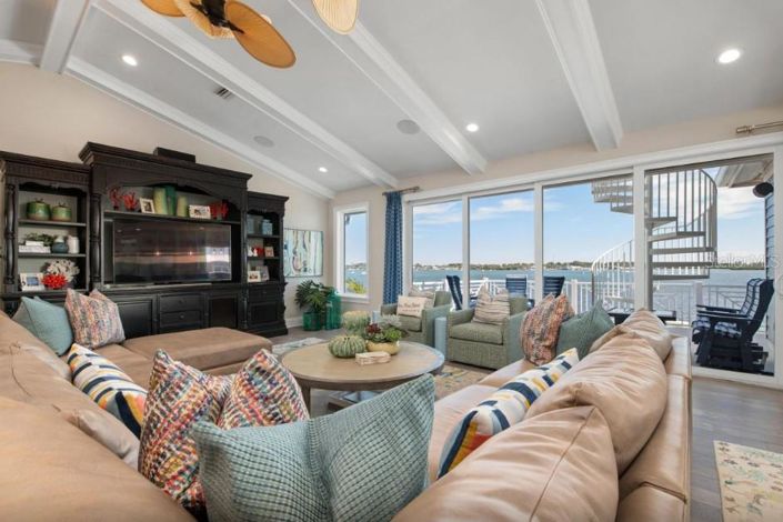 Image No.32-7 Bed Property for sale