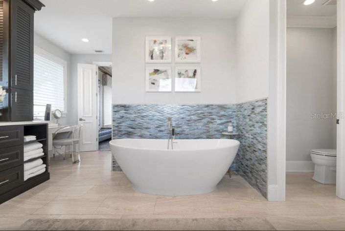 Image No.50-7 Bed Property for sale