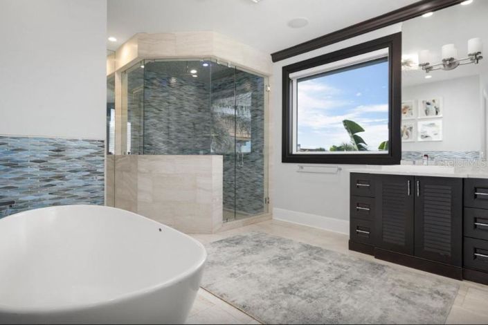 Image No.51-7 Bed Property for sale