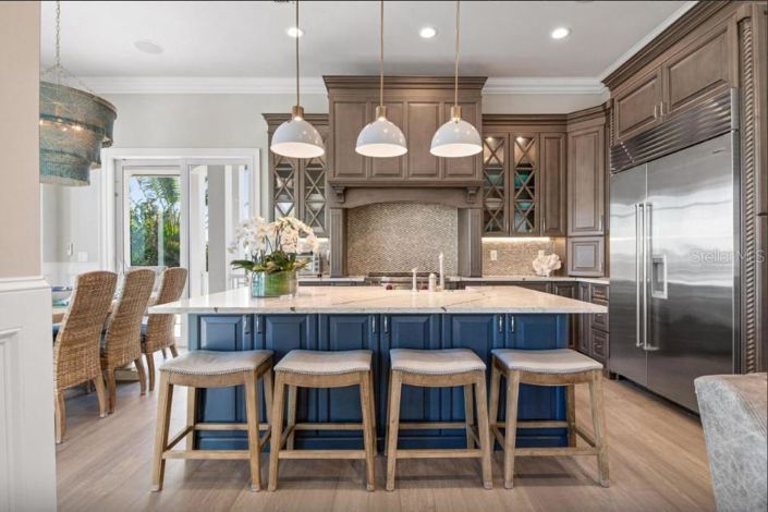 Image No.8-7 Bed Property for sale