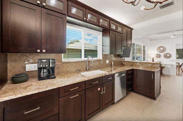 Image No.11-3 Bed Property for sale