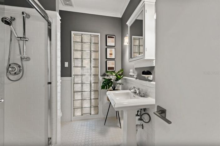 Image No.28-3 Bed Property for sale