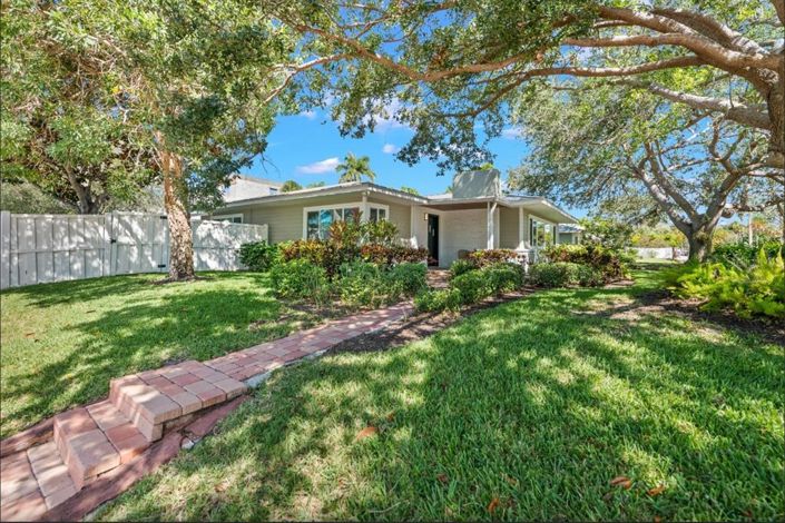 Image No.36-3 Bed Property for sale