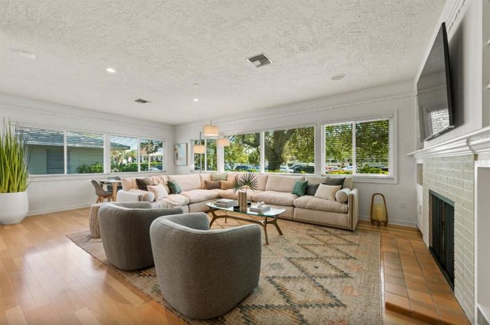 Image No.6-3 Bed Property for sale