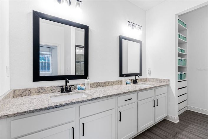 Image No.12-3 Bed Property for sale