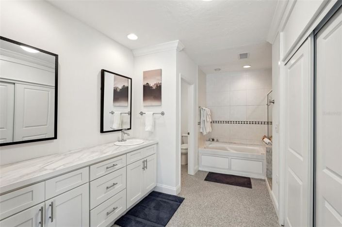 Image No.27-6 Bed Property for sale