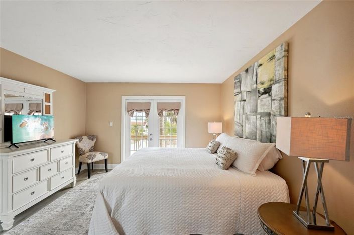 Image No.52-6 Bed Property for sale