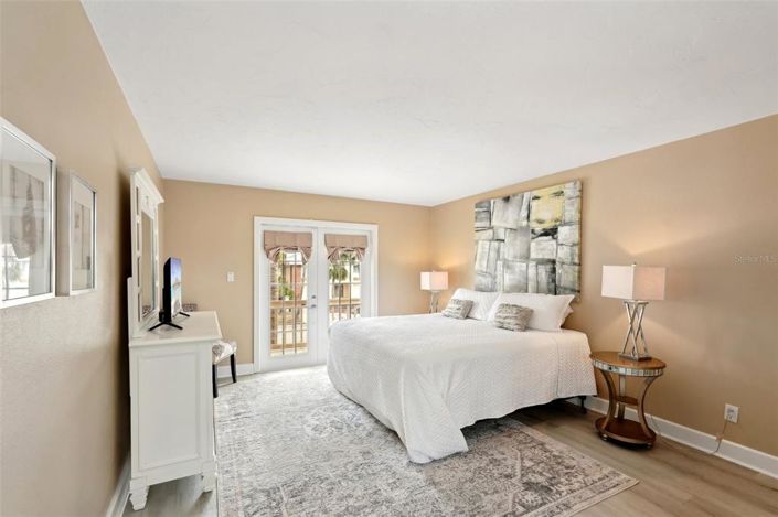 Image No.53-6 Bed Property for sale