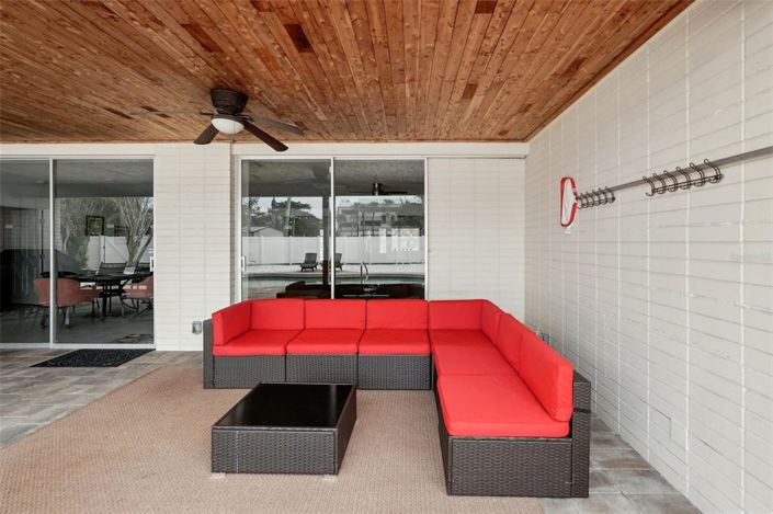 Image No.60-6 Bed Property for sale