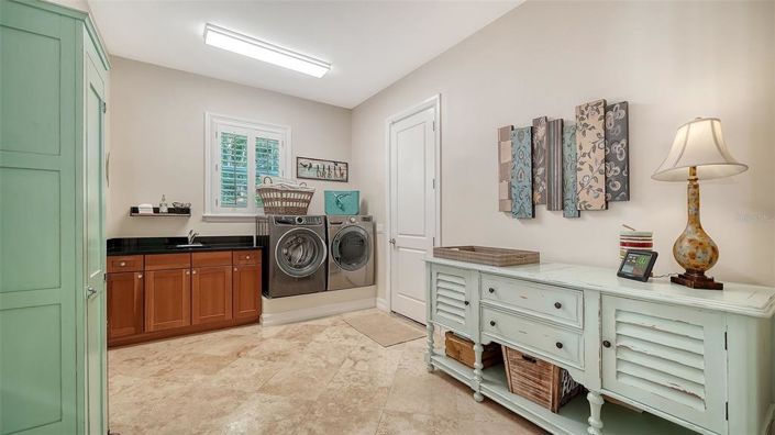 Image No.43-4 Bed Property for sale