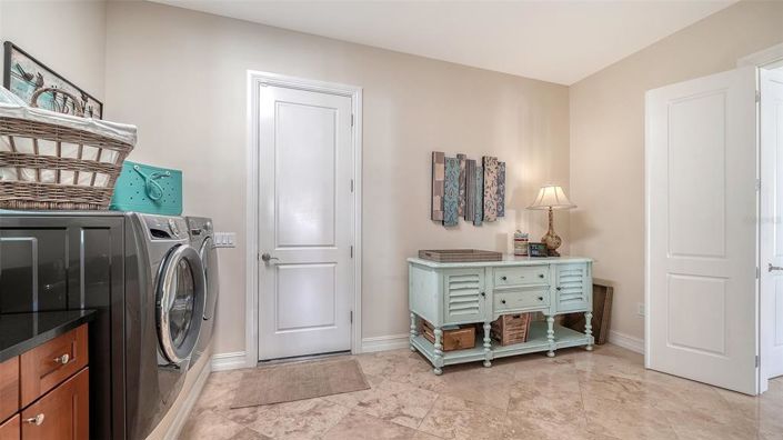 Image No.44-4 Bed Property for sale