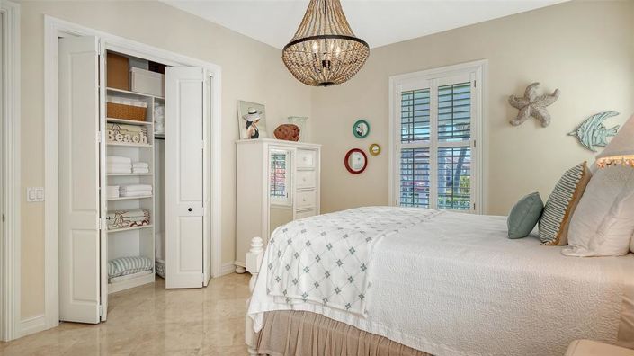 Image No.55-4 Bed Property for sale