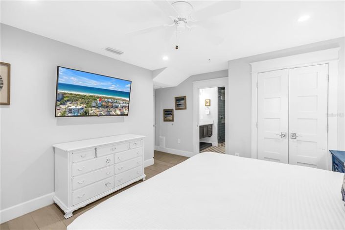 Image No.11-8 Bed Property for sale