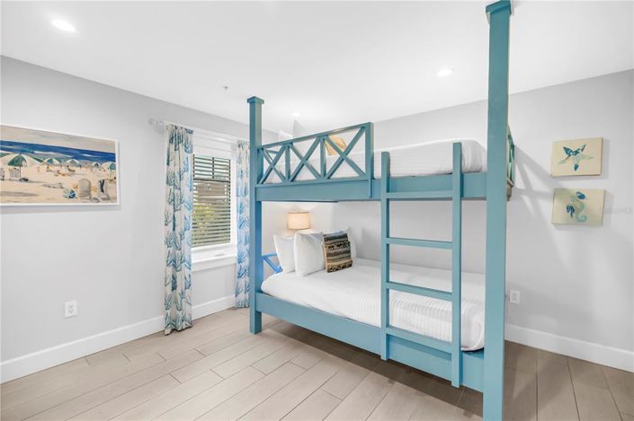 Image No.15-8 Bed Property for sale