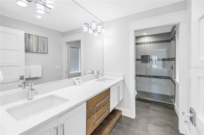 Image No.24-8 Bed Property for sale