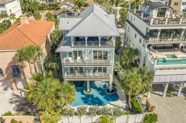 Image No.3-8 Bed Property for sale