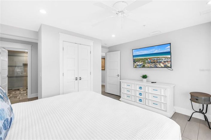 Image No.30-8 Bed Property for sale