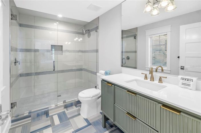 Image No.33-8 Bed Property for sale