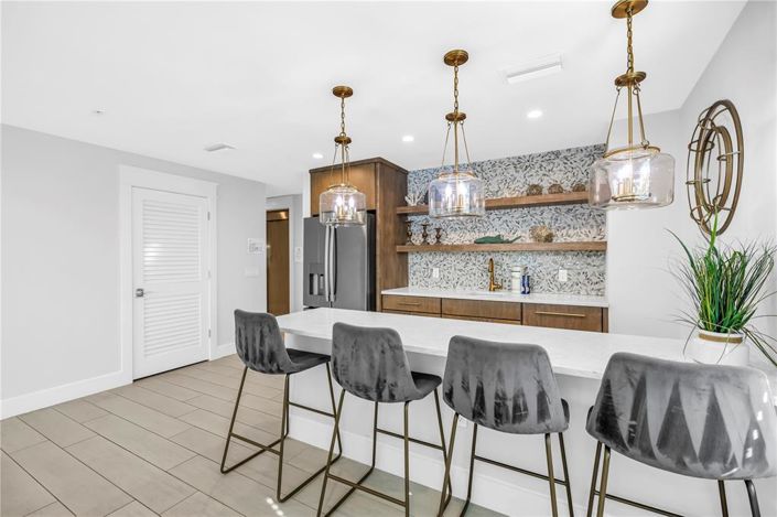 Image No.54-8 Bed Property for sale