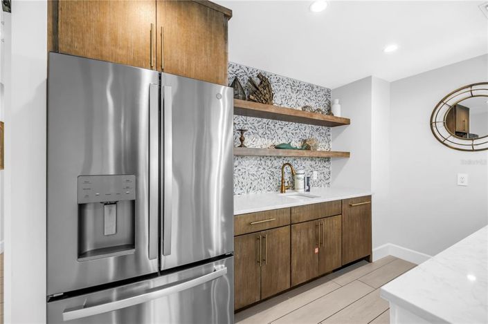 Image No.55-8 Bed Property for sale