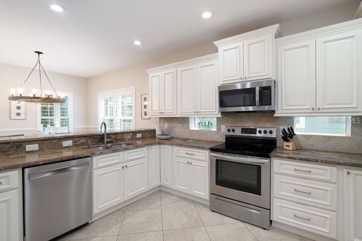 Image No.10-6 Bed Property for sale