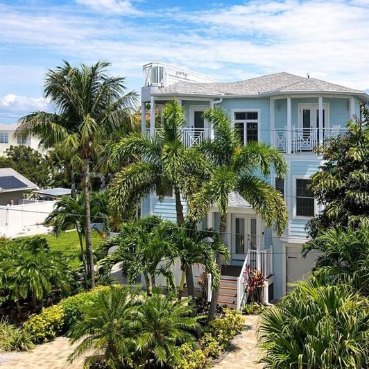 Image No.2-6 Bed Property for sale