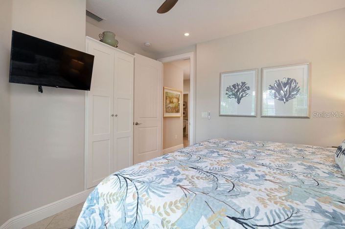 Image No.20-6 Bed Property for sale