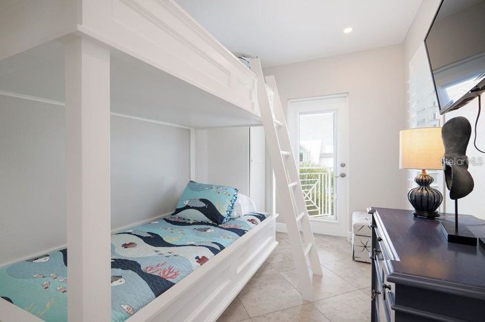 Image No.22-6 Bed Property for sale