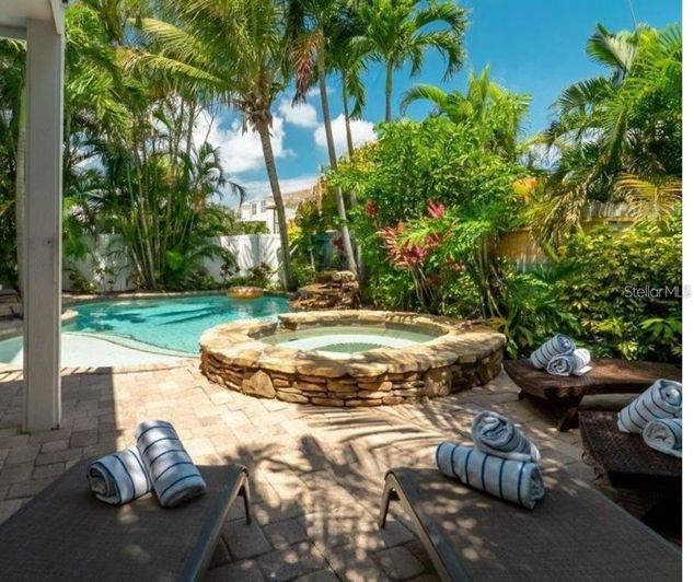 Image No.35-6 Bed Property for sale