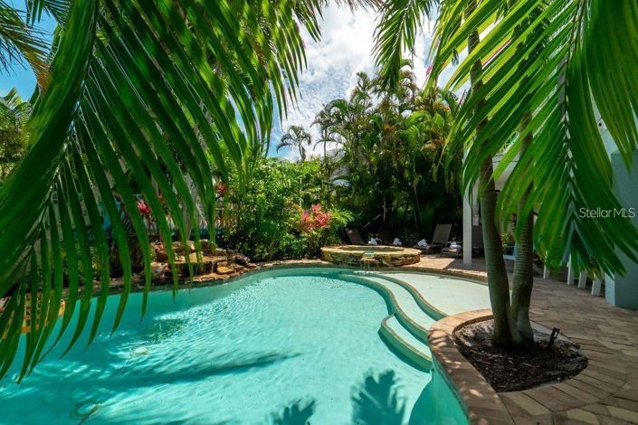 Image No.36-6 Bed Property for sale