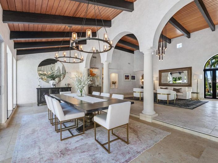 Image No.14-4 Bed Property for sale