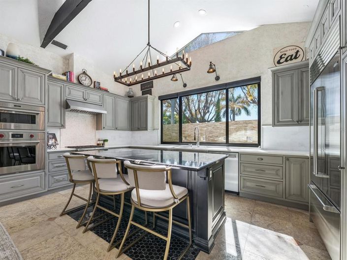 Image No.17-4 Bed Property for sale